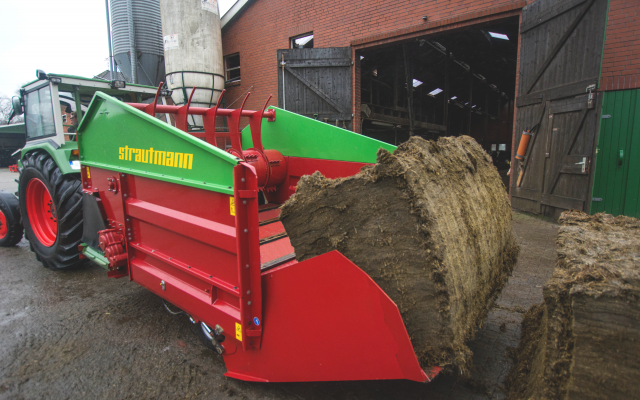 Blockverteilwagen Ladeschaufel / Dosierwalze